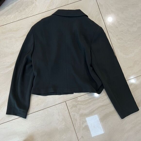 Emanuel Ungaro Women's Button Front Petite Crop Long sleeves Blazer Size 14
Ema - Picture 5 of 5